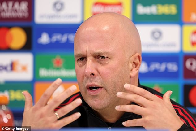 Arne Slot priznáva, že sa cíti „vinný“ za prepad Liverpoolu Arne Slot priznal, že pokles formy Liverpoolu v tejto sezóne bol „smiešny“