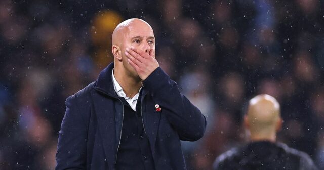 Arne Slot sa vzparoval v Liverpoole, ktorý neuznal gól s Arne Slot