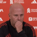 Arne Slot vydáva jasné posolstvo o tlaku na stiahnutie Liverpoolu po ponížení PSV