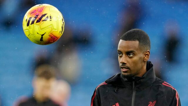 Arne Slot vyhodí chybu, keď Alexander Isak zistí problém
