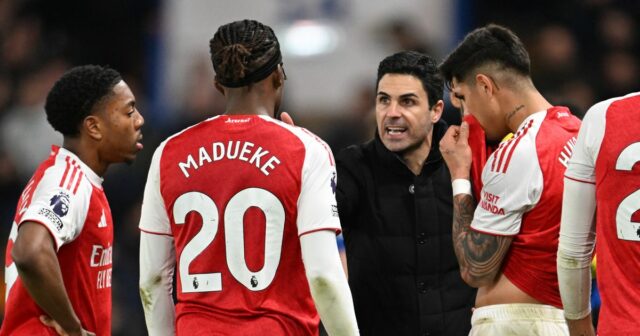 Mikel Arteta a hráči Arsenalu