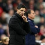 Rozhodca Craig Pawson udelil kontroverzný priamy kop, ktorý viedol k tomu, že Arsenal prepustil Sunderland