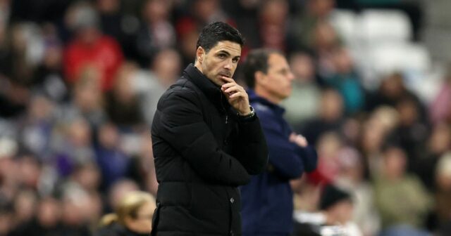 Rozhodca Craig Pawson udelil kontroverzný priamy kop, ktorý viedol k tomu, že Arsenal prepustil Sunderland