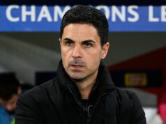 Arsenal dostal varovanie o titule Premier League pred súbojom Liverpool vs Man City – „Game on“ MANCHESTER, ANGLICKO - 5. NOVEMBRA: Phil Foden z Manchestru City oslavuje po tom, čo jeho spoluhráč Erling Haaland strelil druhý gól svojho tímu počas zápasu fázy MD4 Ligy majstrov UEFA 2025/26 medzi Manchestrom City a Borussiou Dortmund na City of Manchester Stadium 5. novembra 2025 v anglickom Manchestri. (Foto: Joe Prior/Visionhaus cez Getty Images)