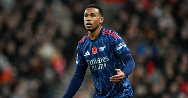 Arsenal dostal veľkú podporu kvôli zraneniu v súboji Tottenhamu po Gabriel z Arsenalu reaguje počas zápasu Premier League proti Sunderlandu