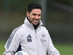 Arsenal dostal vysnívanú podporu v boji o titul v Premier League vďaka Chelsea a Tottenhamu Mikel Arteta