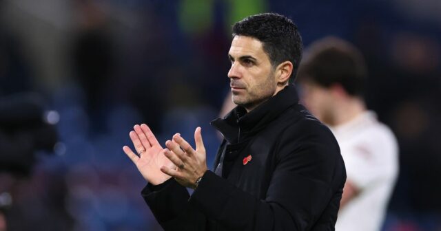 Mikel Arteta tlieska