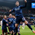 PRAHA, ČESKÁ REPUBLIKA - 4. NOVEMBRA: Bukayo Saka z Arsenalu oslavuje strelenie prvého gólu svojho tímu počas zápasu fázy MD4 Ligy majstrov UEFA 2025/26 medzi SK Slavia Praha a Arsenal FC v Eden Arene 4. novembra 2025 v Prahe, Česká republika. (Foto David Price/Arsenal FC cez Getty Images)