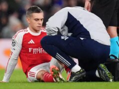 Arsenal vykonal testy zranení Leandra Trossarda po tom, čo traja spoluhráči podstúpili nové vyšetrenia Mikel Arteta