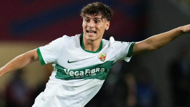 Arsenal „pozorne sleduje“ hviezdu La Ligy pri potenciálnom rekordnom prestupe
