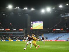 Aston Villa, Maccabi Tel Aviv a protest, ktorý z futbalu urobil dodatočný nápad Futbalový stĺp Adama Cleryho
