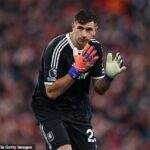 Emiliano Martinez už nie je zástupcom kapitána Aston Villy, potvrdil vo štvrtok Unai Emery