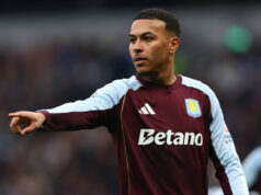 Aston Villa sa rozhodla dohodnúť pre stredopoliara týždennú zmluvu na 100 000 libier Aston Villa sa rozhodla dohodnúť pre stredopoliara týždennú zmluvu na 100 000 libier