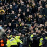 Aston Villa vs Young Boys ZASTAVENÁ, pretože fanúšikovia vonku „usadzujú miesta na polícii“ v násilných scénach