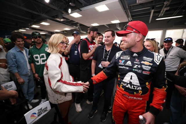 Austin Dillon si spomína na moment, keď presvedčil Williama Byrona, Austin Dillon si spomína na moment, keď presvedčil Williama Byrona, aby sa stretol so Sydney Sweeney
