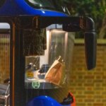 Autobus tímu Barcelony rozbitý pred stretom Chelsea s otrasenými hráčmi sa ponáhľal späť na letisko