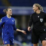 Chelsea bola nútená zastaviť hru po výpadku elektriny na Stamford Bridge