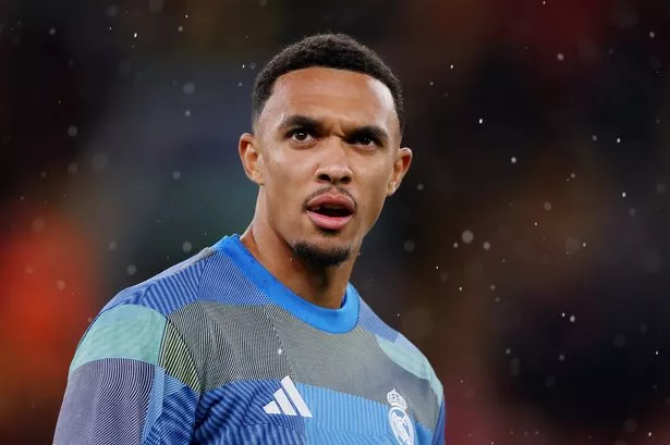 BREAKING: Trent Alexander-Arnold vypískal pri návrate na Anfield, keď fanúšikovia BREAKING: Trent Alexander-Arnold vypískal pri návrate na Anfield, keď fanúšikovia Liverpoolu dali jasne najavo pocity