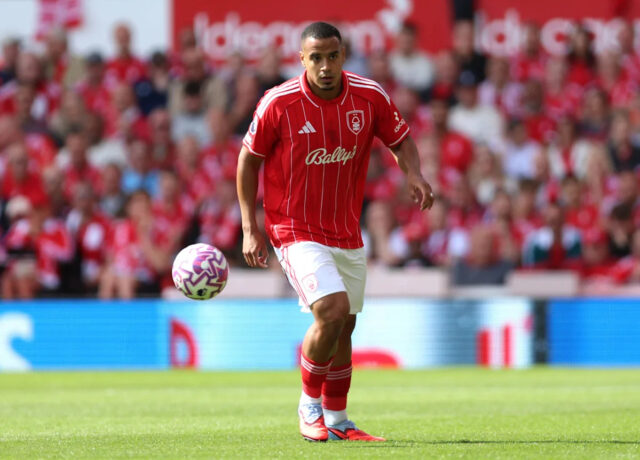 Barcelona cieli na hviezdu Forest ako defenzívnu posilu
