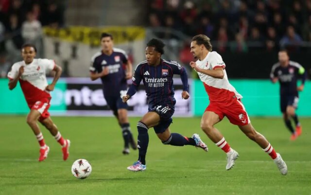 Barcelona je „pripravená súťažiť“ s Arsenalom a Liverpoolom o útočné posily
