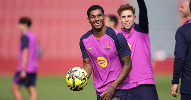 Marcus Rashford sa na tréningu usmieva.