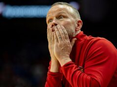 Basketbalová NCAA: Hlavný tréner Louisville utrpel bizarné zranenie prstov Basketbalová NCAA: Hlavný tréner Louisville utrpel bizarné zranenie prstov