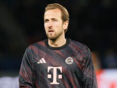 Bayern Mníchov je pripravený prijať drastické opatrenia, aby zastavil odchod Harryho Kanea z prestupu Harry Kane (Bayern Mníchov) sa pozerá na zápas 1. Bundesligy medzi FC Bayern München a Leverkusen v Allianz aréne v Mníchove, Nemecko 1. novembra 2025. (Foto Ulrik Pedersen/NurPhoto cez Getty Images)