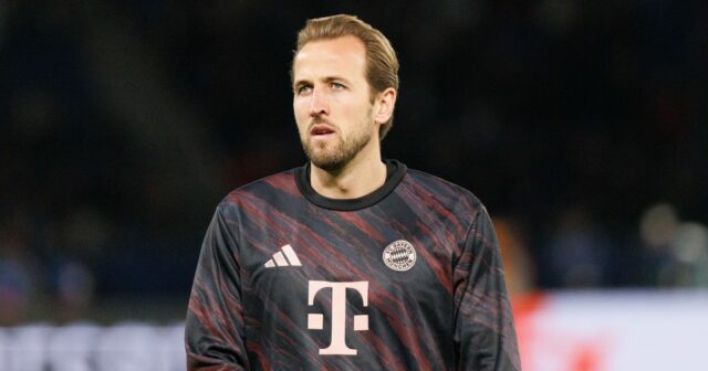 Bayern Mníchov je pripravený prijať drastické opatrenia, aby zastavil odchod Harry Kane (Bayern Mníchov) sa pozerá na zápas 1. Bundesligy medzi FC Bayern München a Leverkusen v Allianz aréne v Mníchove, Nemecko 1. novembra 2025. (Foto Ulrik Pedersen/NurPhoto cez Getty Images)
