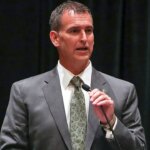 Baylor's AD si po obvineniach berie „dovolenku“.