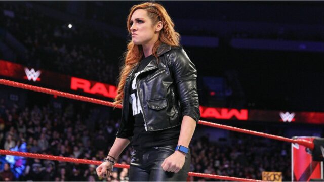 Becky Lynch prichádza bez závesu na WWE RAW; posiela výhražný Becky Lynch prichádza bez závesu na WWE RAW; posiela výhražný odkaz populárnej hviezde, ktorá ju dvakrát porazila