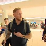 Ben Stokes (v strede) opäť obhajoval rozhodnutie Anglicka odoprieť svoje kľúčové hviezdy z denno-nočného zápasu v Canberre.