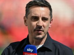 Berbatov varuje Nevilla pred hviezdou Red Devils, že má všetko Berbatov varuje Nevilla pred hviezdou Red Devils, že má všetko