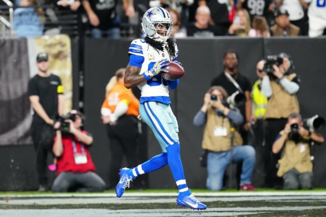 Bez vysvetlenia, prečo Cowboys WR sedia pri prvej jazde vs. NFL: Dallas Cowboys v Las Vegas Raiders