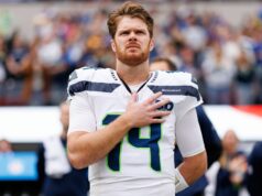 Bill Simmons brutálne zosmiešňuje Seahawks QB s novou prezývkou po 4-INT zápase proti Rams logo pochodového šialenstva