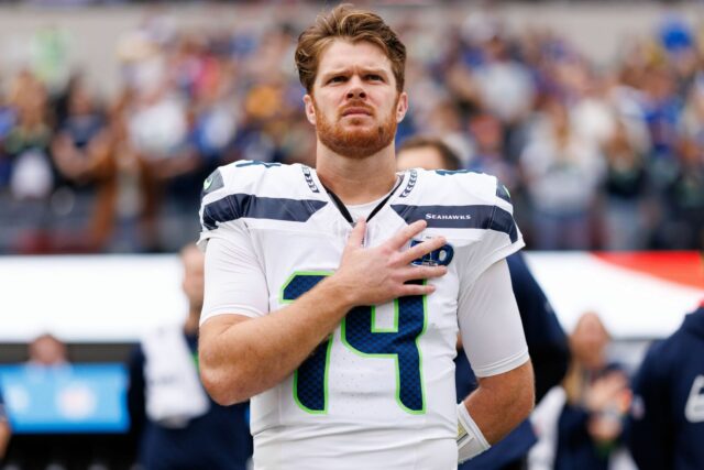 Bill Simmons brutálne zosmiešňuje Seahawks QB s novou prezývkou po logo pochodového šialenstva