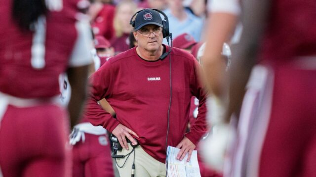 Bojujúci Gamecocks vyhodili OC Mike Shula Bojujúci Gamecocks vyhodili OC Mike Shula