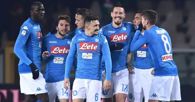 "Bol som spájaný s úžasným prestupom z Man Utd - Hráči Neapola oslavujú