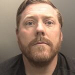 Boxerský tréner (na obrázku), ktorý natáčal s Garym Nevilleom a Jamiem Carragherom, bol uväznený na 17 rokov.