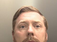 Boxerský tréner, ktorý natáčal s Garym Nevilleom a Jamiem Carragherom, „je uväznený na 17 ROKOV za vyšetrovanie drog“ Boxerský tréner (na obrázku), ktorý natáčal s Garym Nevilleom a Jamiem Carragherom, bol uväznený na 17 rokov.