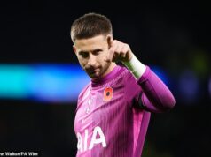 Brankár Tottenhamu Guglielmo Vicario pripisuje vinu na ich vlastných vypískaných FANÚŠIKOV za to, že hviezdy nezachovali „chladné hlavy“ a veslovali s manažérom – po tom, čo čítačka pier odhalila, čo bolo povedané Zdá sa, že Guglielmo Vicario dnes presúva vinu za slabú formu Spurs na fanúšikov