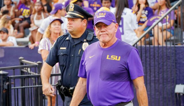 Brian Kelly žaluje LSU za odkúpenie 54 miliónov dolárov po ukončení koučovania
