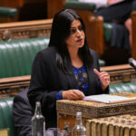 Británia prepracovala azylovú politiku, keďže protiimigračné názory stúpajú | Migrácia