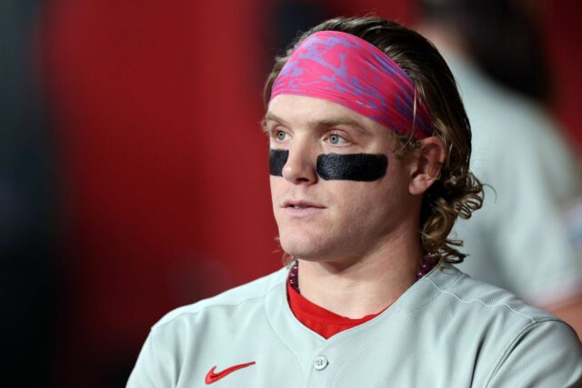 "Bro si zaslúži viac ako 10 miliónov dolárov"; "Vyhodiť jeho logo pochodového šialenstva