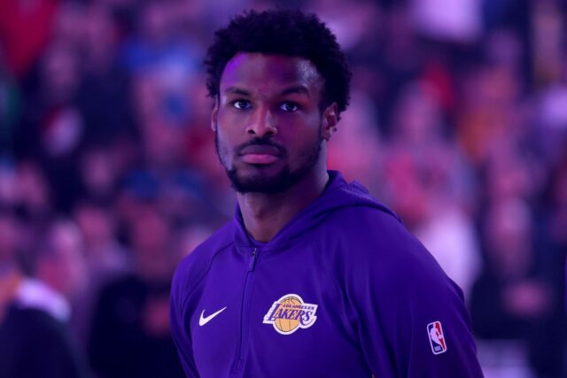 Bronny James hovorí, že je 'mŕtve unavený', keď sa zlepšuje logo pochodového šialenstva