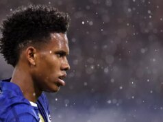 Brutálne obliekanie hviezdy Chelsea Estevao pred spoluhráčmi po tom, čo vzdoroval rozkazom Estevao sa pozerá