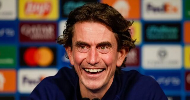 Brutálne úprimný humor Thomasa Franka mu môže spôsobiť v Tottenhame Hlavný tréner Tottenhamu Hotspur Thomas Frank si na tlačových konferenciách často užíva vtip alebo dva na vlastné náklady