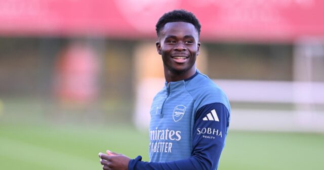 Bukayo Saka z Arsenalu počas tréningu v Sobha Realty Training Center 7. novembra 2025 v London Colney, Anglicko