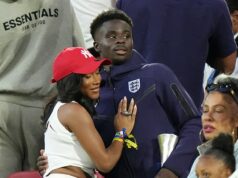 Bukayo Saka sa „zasnúbil“ so svojou dlhoročnou priateľkou Tolami Bensonovou, keď podal „návrh v londýnskom hoteli s ENORMNÝM prsteňom“ Bukayo Saka sa údajne zasnúbil so svojou dlhoročnou priateľkou Tolami Benson