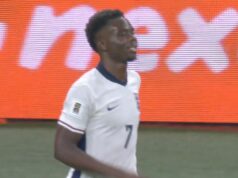 Bukayo Saka vyvoláva strach zo zranenia, keď po góle Anglicka proti Srbsku požaduje zmenu Bukayo Saka vyvoláva strach zo zranenia, keď po góle Anglicka proti Srbsku požaduje zmenu