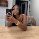 Kayla Nicole trvá na tom, že jej virálny halloweensky kostým nebol vykopávka Travisa Kelcea a Taylor Swift